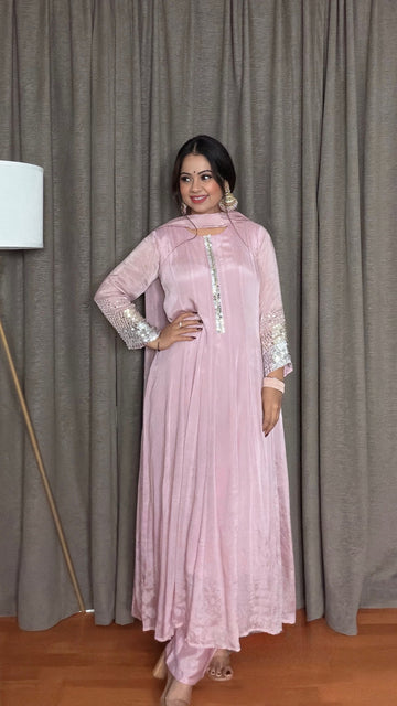Noor Gulabi – Chinon Anarkali Set