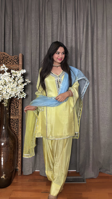Aabroo Farshi Ensemble