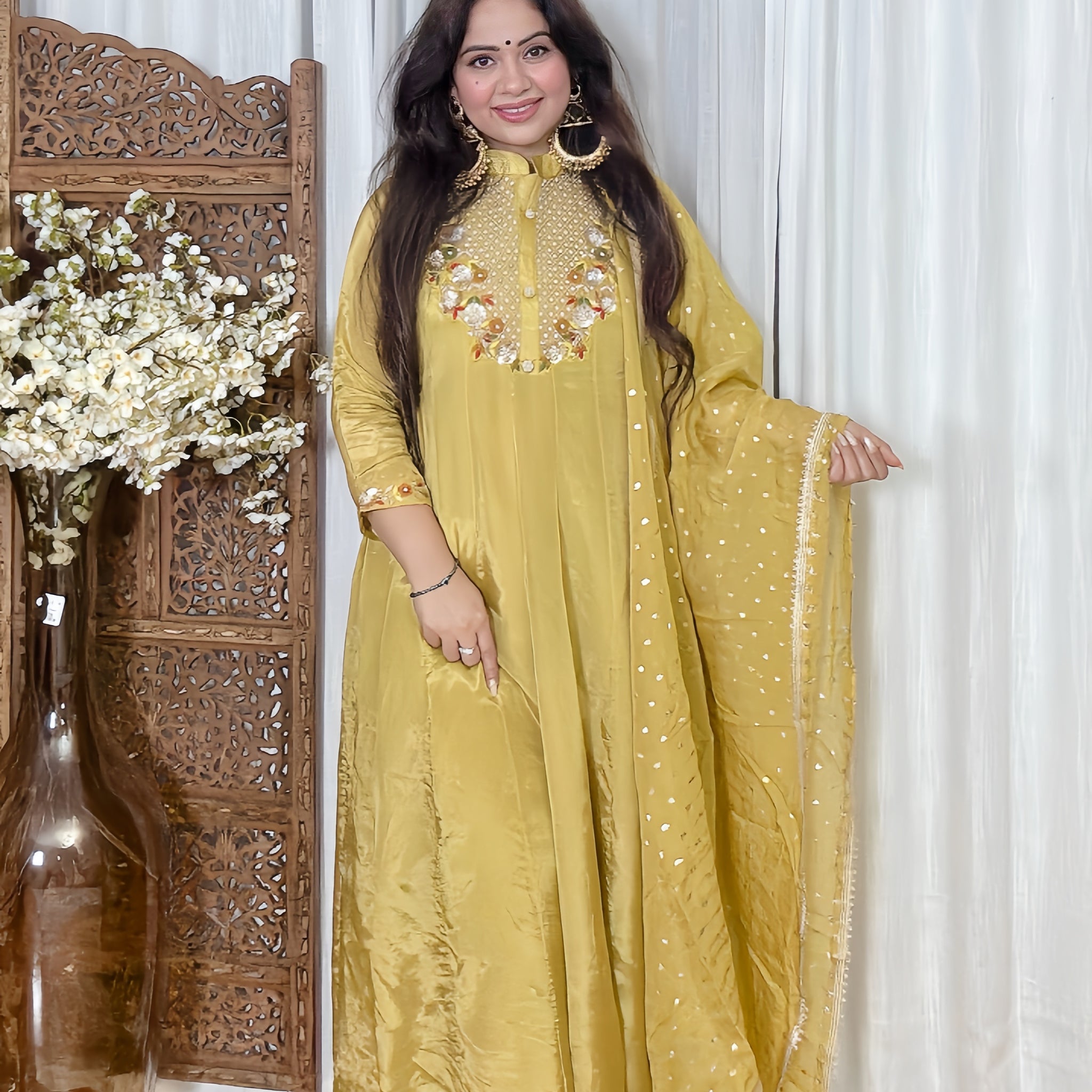 Sunehri Taaj Crepe Anarkali