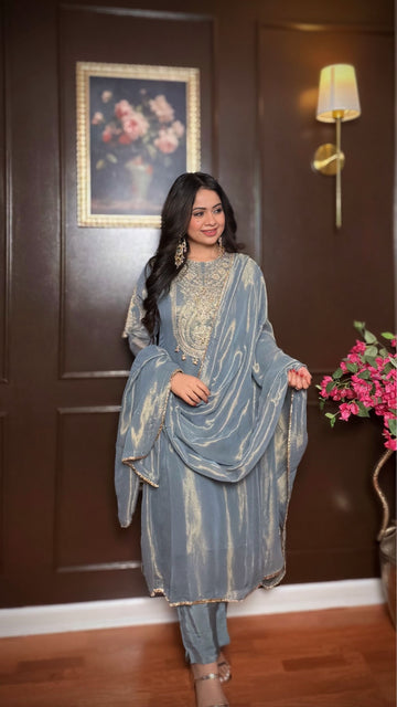 Ireya – Tissue shimmer embroidered set