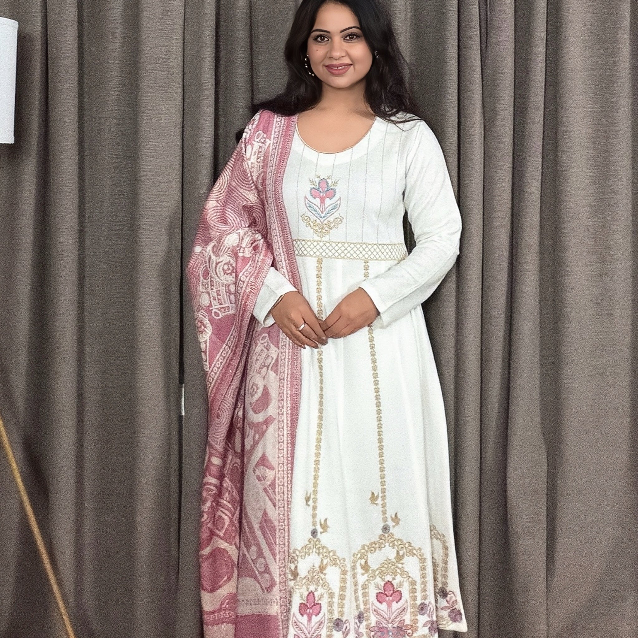 Ivraani – Knitted Woolen Suit with Jacquard Shawl