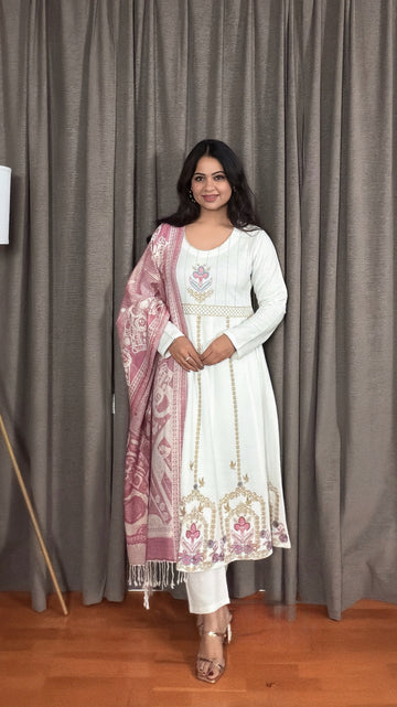 Ivraani – Knitted Woolen Suit with Jacquard Shawl