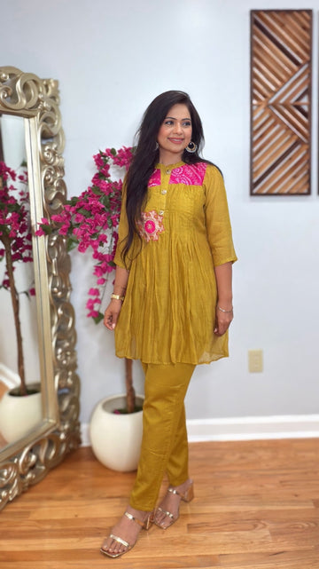 Tavya Mulmul Chanderi Kurta Pant Set
