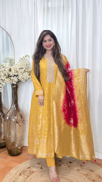 Sunehri Baadal – Banarasi Kalidaar Anarkali Set