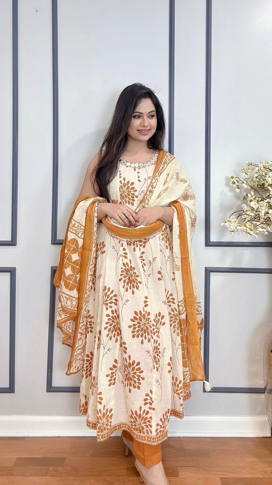 Sleeveless cotton mirror work suit USA
	
Indian cotton suit with mirror detailing USA
	
Summer ethnic wear sleeveless suit USA