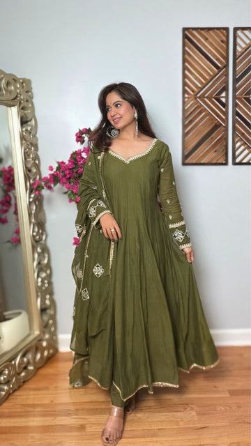 Aarunya Mul Chanderi Anarkali Set