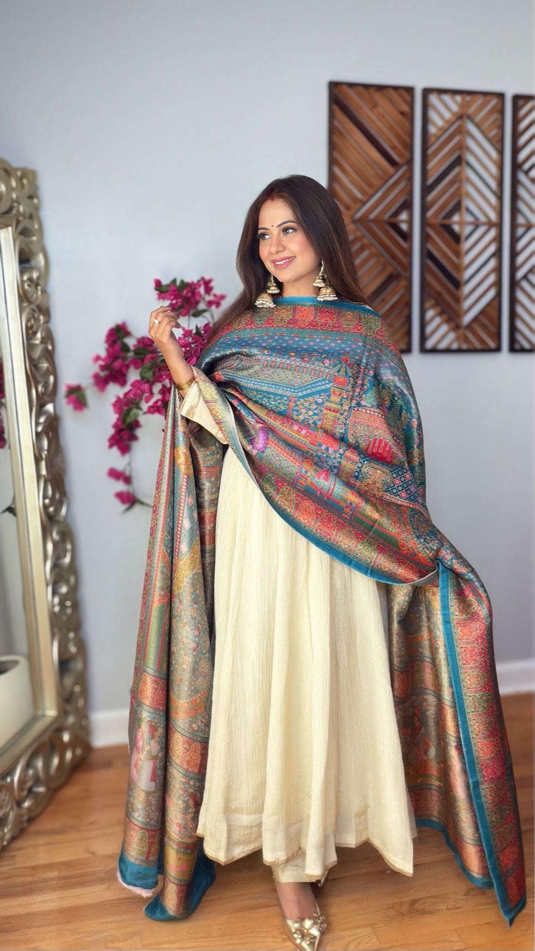 Vayuna Dola Silk Woven Dupatta