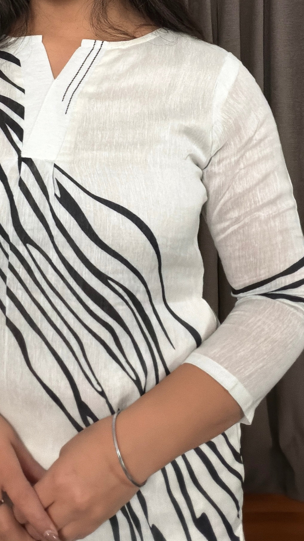 Veyara – White Linear Printed Cotton Cord Set