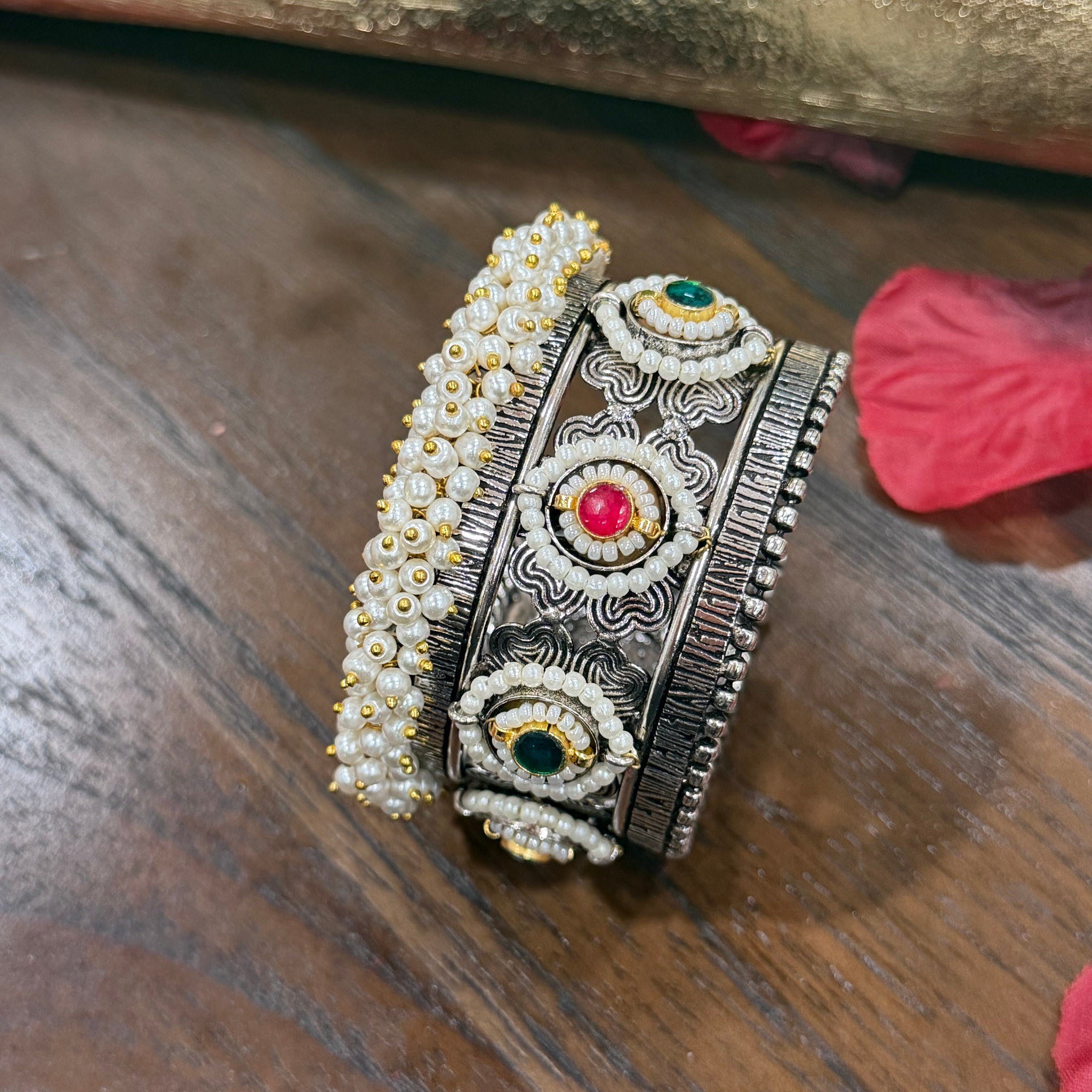 Amara Oxidized Pearl Accent Handcuff