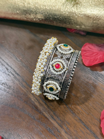 Amara Oxidized Pearl Accent Handcuff