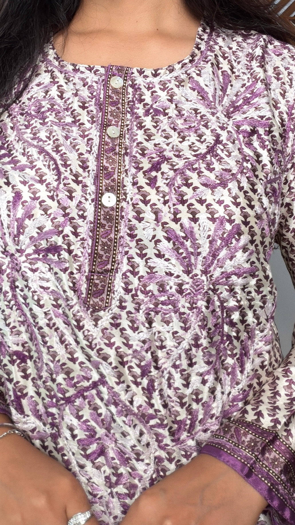 Zarmin Crepe Silk Chikankari Embroidered Short Kurta
