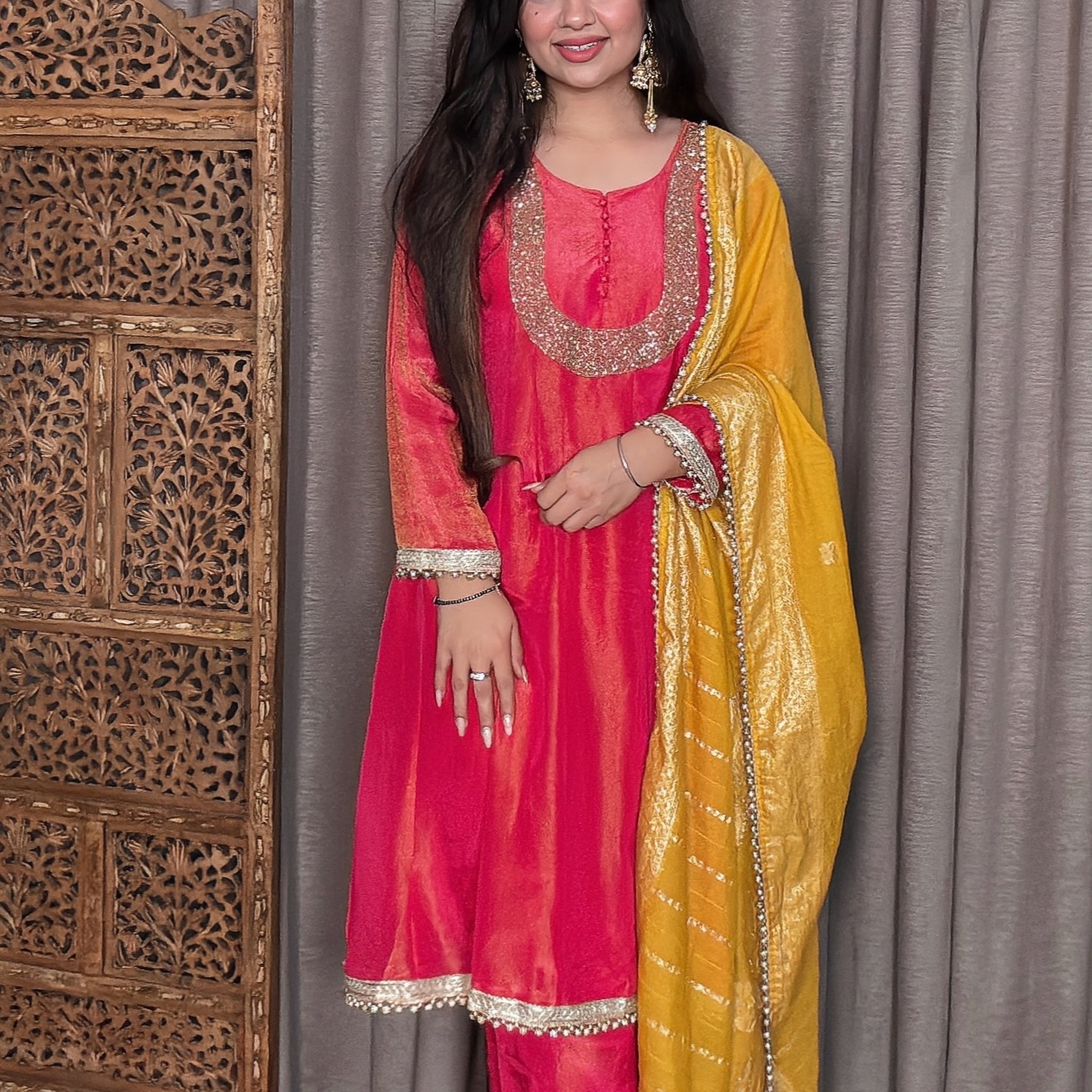 Gulabi Noor Tissue Shimmer Anarkali Set