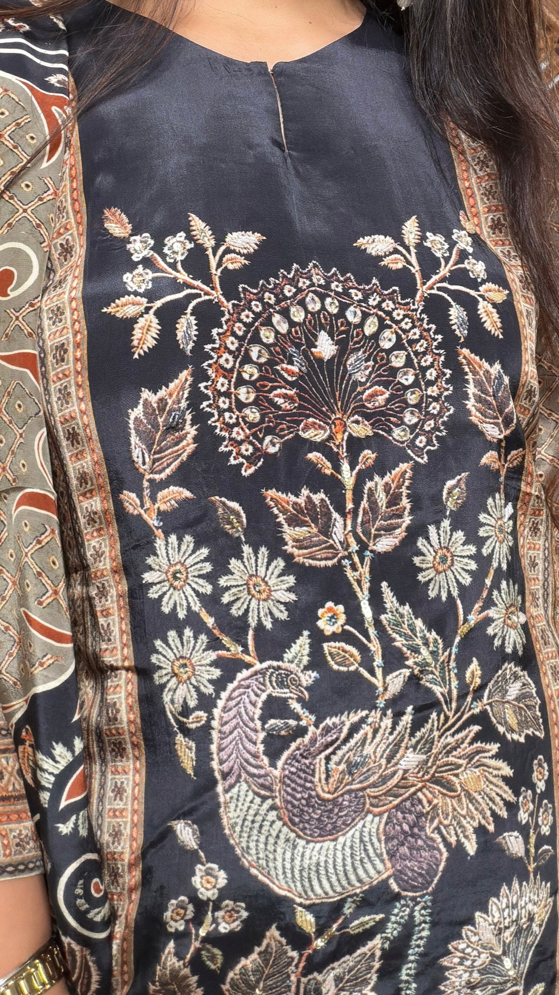 Avenoir Farshi Suit
