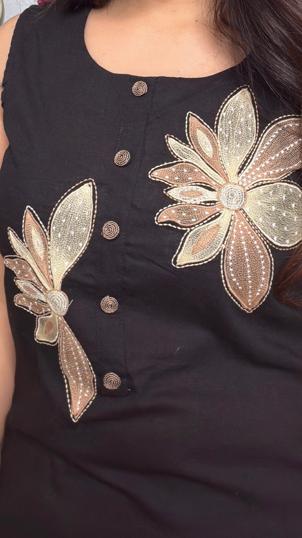 Noir Flora Linen Kurta Set