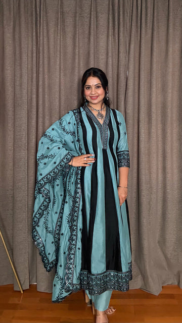 Aarvi – Striped Anarkali