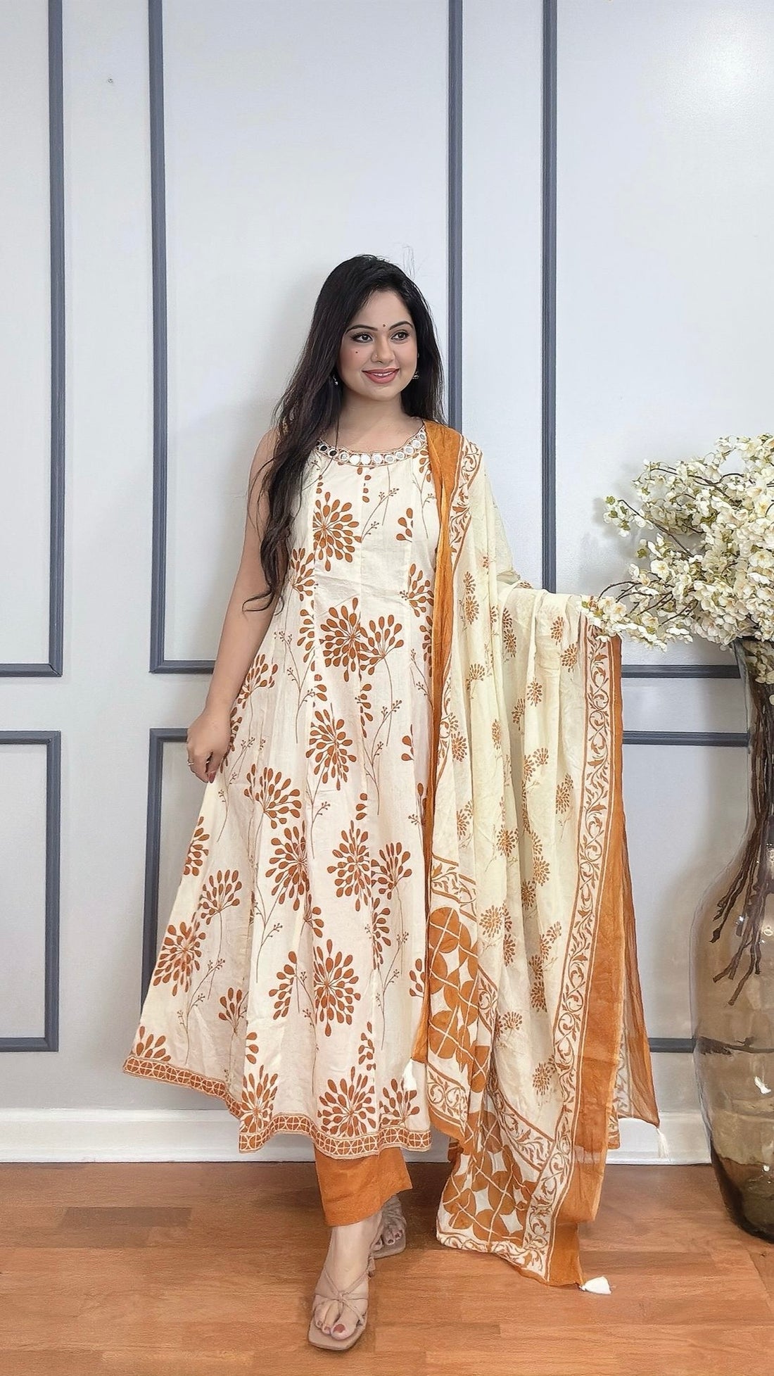 Sleeveless cotton mirror work suit USA
	
Indian cotton suit with mirror detailing USA
	
Summer ethnic wear sleeveless suit USA