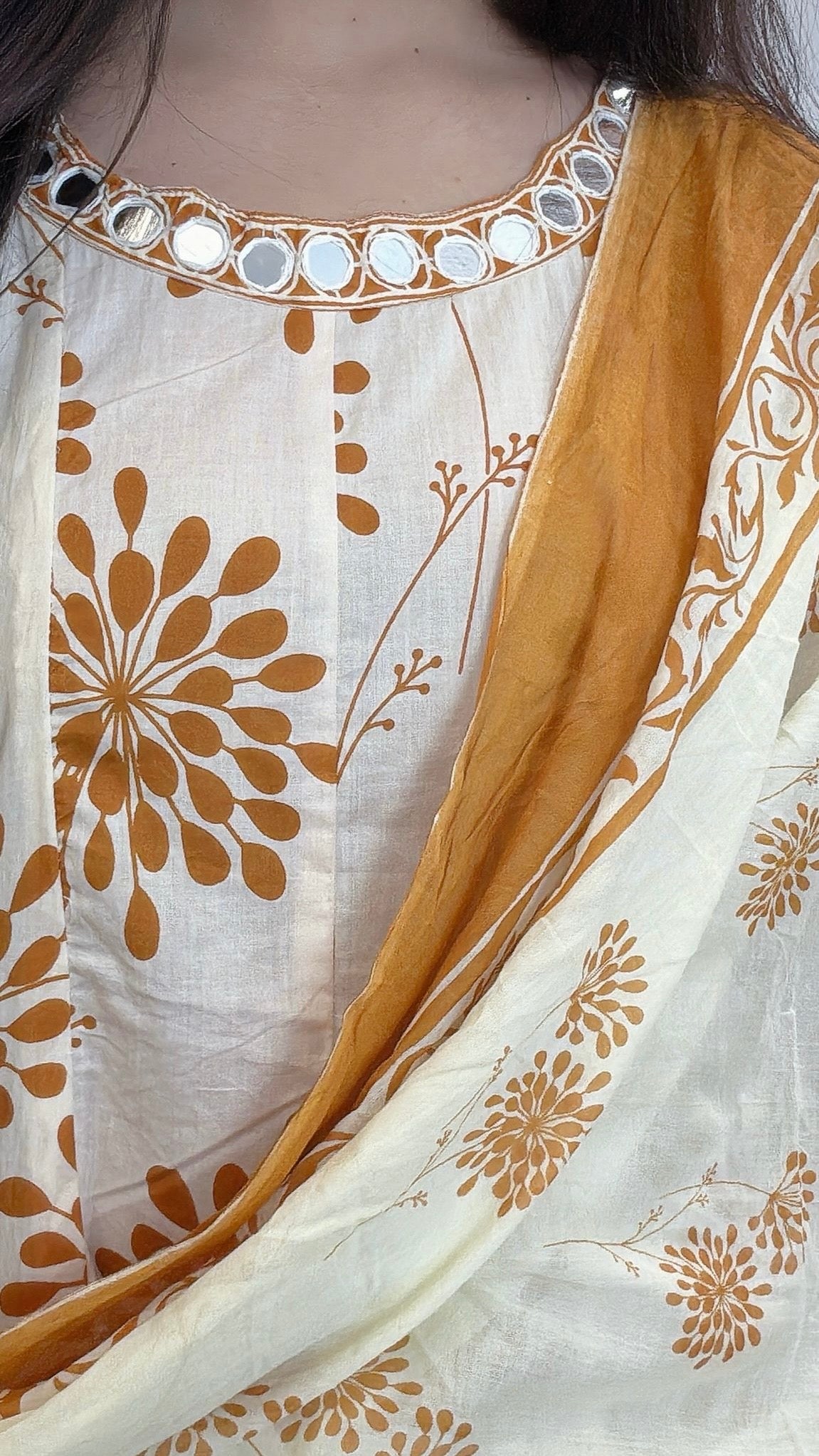 Sleeveless cotton mirror work suit USA
	
Indian cotton suit with mirror detailing USA
	
Summer ethnic wear sleeveless suit USA