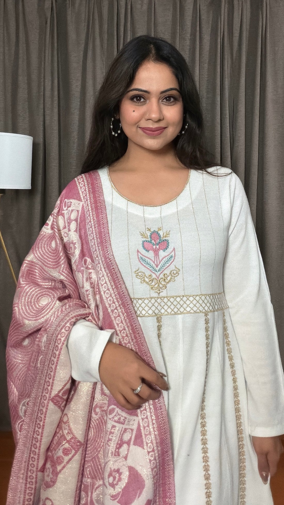 Ivraani – Knitted Woolen Suit with Jacquard Shawl