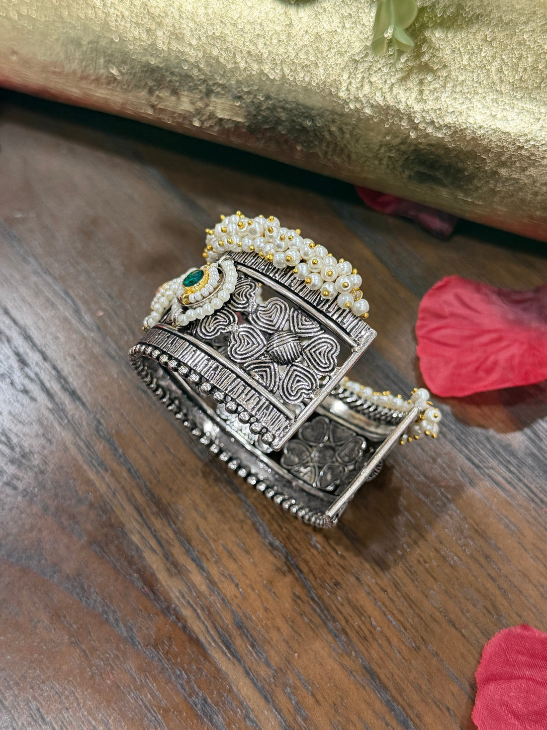 Amara Oxidized Pearl Accent Handcuff