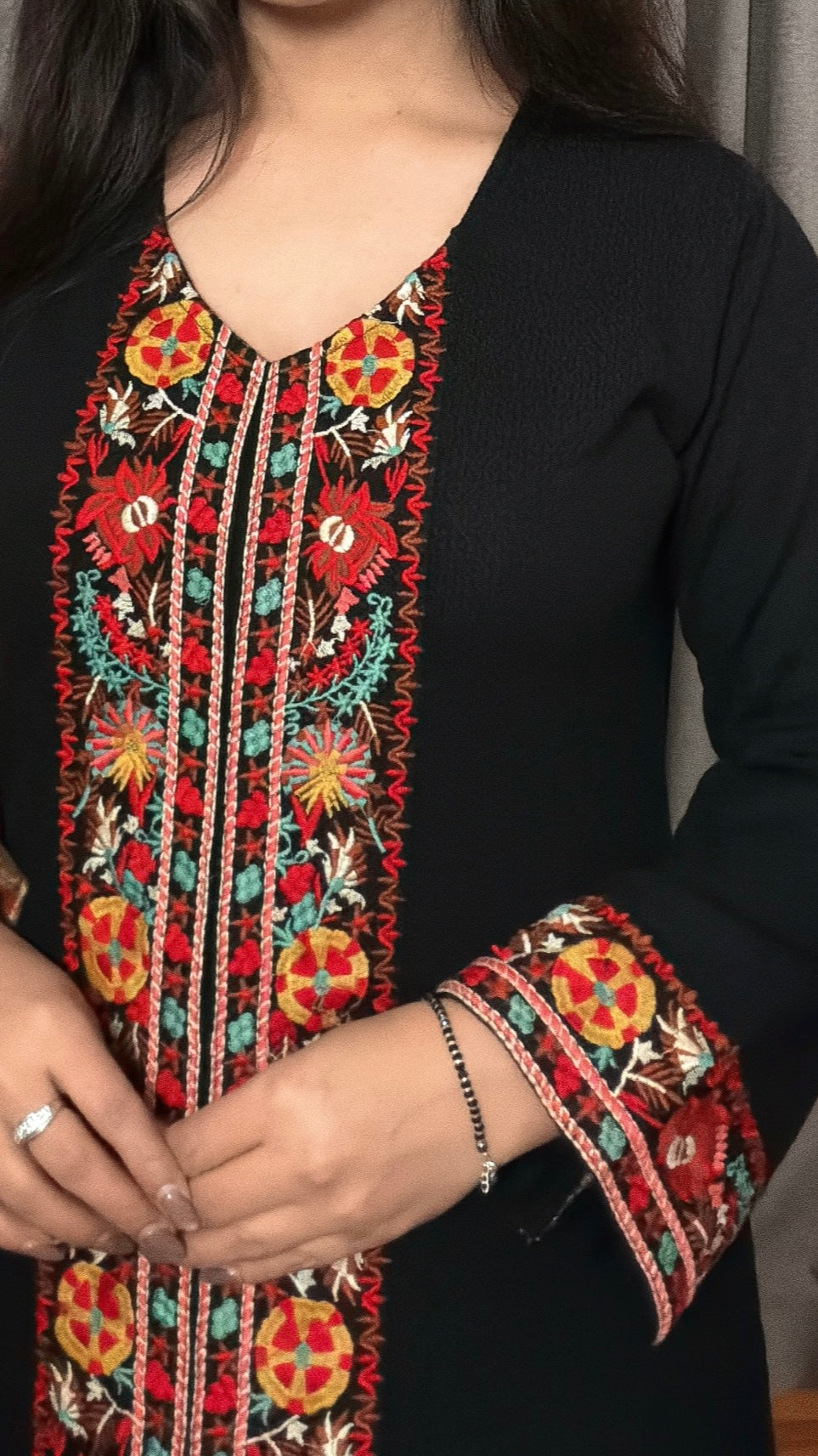 Raahira – Black Knitted Woolen Suit with Red Shawl