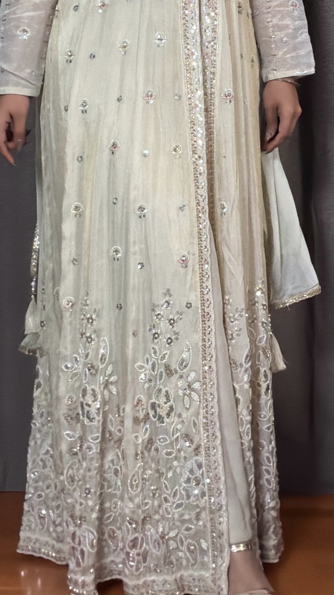 Eshaya – Ivory Anarkali Set