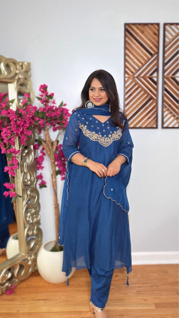 Nayelith Blue Grace Suit Set